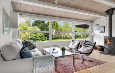 Cozy home in Idestrup with WiFi