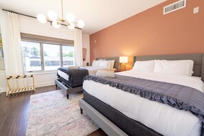 4 habitaciones, tabla de planchar con plancha, wifi y ropa de cama