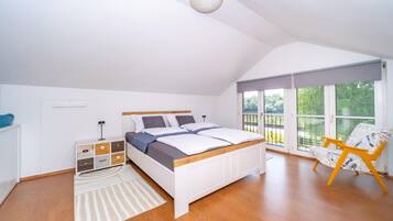 1 bedroom, travel crib, free WiFi, bed sheets