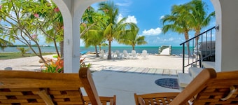 MILLION DOLLAR VIEW very private 4 bedroom resort with pool, pier, kayaks, spa