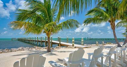 MILLION DOLLAR VIEW very private 4 bedroom resort with pool, pier, kayaks, spa