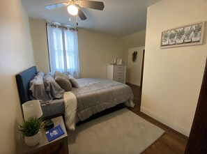 3 habitaciones, tabla de planchar con plancha, cuna de viaje y wifi 