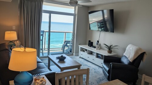 Cozy, clean 1 bedroom oceanfront condo in Laguna Keyes. 