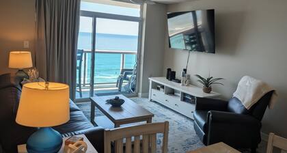 Cozy, clean 1 bedroom oceanfront condo in Laguna Keyes.