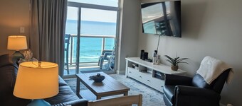 Cozy, clean 1 bedroom oceanfront condo in Laguna Keyes.