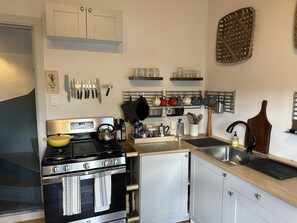 Private kitchen - Village Apt (Saugerties)