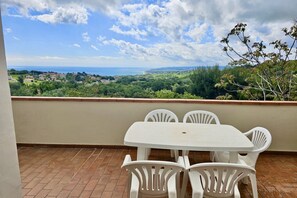 Outdoor dining - S320 - Sirolo, one bedroom apartment with breathtaking view (La Madonnina)