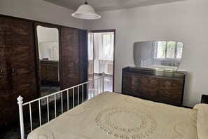 2 bedrooms, bed sheets - S319 - Sirolo, three-room apartment with sea view and garden (La Madonnina)