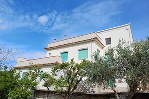 Exterior - S319 - Sirolo, three-room apartment with sea view and garden (La Madonnina)