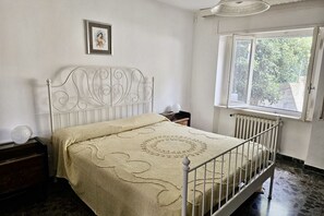 2 bedrooms, bed sheets - S319 - Sirolo, three-room apartment with sea view and garden (La Madonnina)