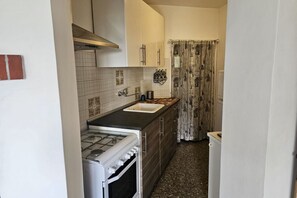 Fridge, oven - S319 - Sirolo, three-room apartment with sea view and garden (La Madonnina)