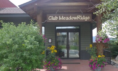 Dog-friendly condo close to Winter Park shuttle with pool, hot tub, tennis, gym