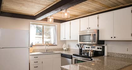 Dog-friendly condo close to Winter Park shuttle with pool, hot tub, tennis, gym