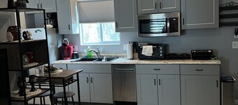 Chandler Nightlife Nook: Charming ADU in the Heart of Downtown Chandler # 310374