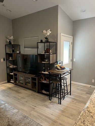 Chandler Nightlife Nook: Charming ADU in the Heart of Downtown Chandler # 310374