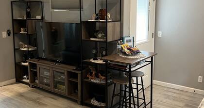 Chandler Nightlife Nook: Charming ADU in the Heart of Downtown Chandler # 310374