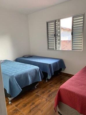 3 bedrooms, iron/ironing board, WiFi, bed sheets
