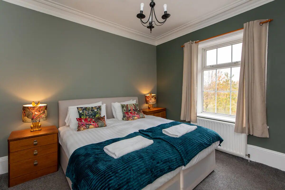 3 bedrooms, desk, iron/ironing board, free WiFi