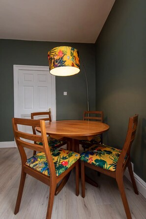 Dining - Tranquil Home in Newcastle-Gateshead. Ideal for Family or Workers. Close to Town (Bensham)