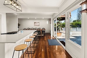 Dining - Stunning vacation rental offering unique city and beach views (Clontarf)