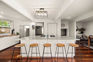 Dining - Stunning vacation rental offering unique city and beach views (Clontarf)