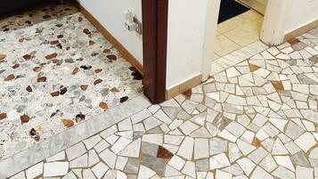 Asciugacapelli, bidet, asciugamani, sapone