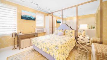 1 bedroom, desk, WiFi, bed sheets