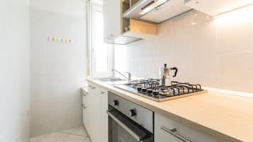 Geladeira, fogão, cooktop, cafeteira/chaleira