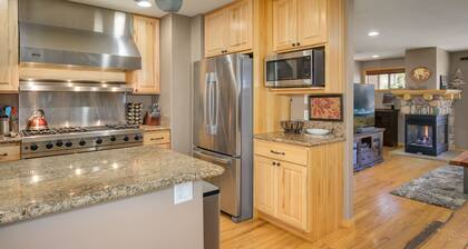 Luxury Townhouse in Winter Park - Private Hot Tub & Decks