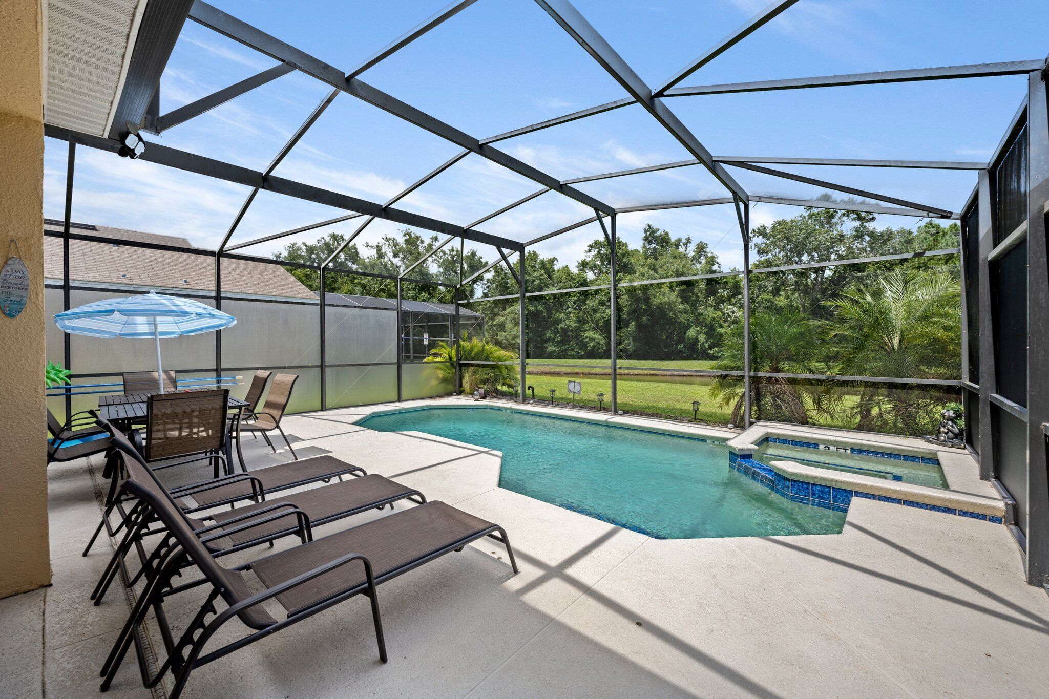 Alberca techada y alberca climatizada