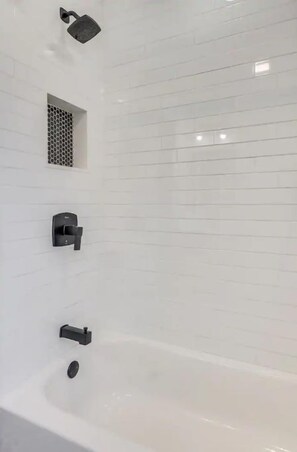 Dusche, Haartrockner, Bidet, Seife