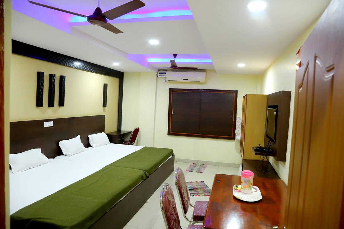 20 bedrooms, free WiFi