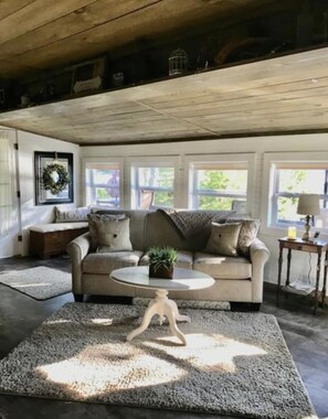 Smart TV, fireplace, DVD player