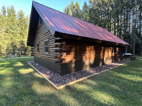 Waterfall Cabin - Pictured Rocks Lodging