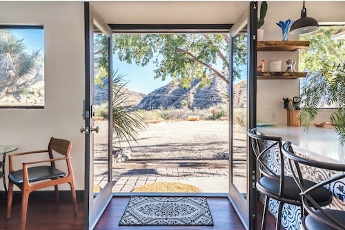 Sun Ray Ranch Cabin between Joshua Tree and Palm Springs