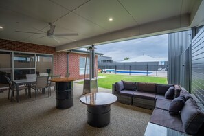 屋外ダイニングエリア