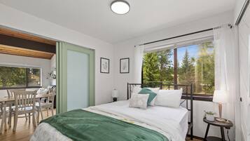 2 chambres, bureau, fer et planche à repasser, accès au Wi-Fi (inclus)