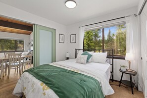 2 室のベッドルーム、デスク、アイロン / アイロン台、WiFi (無料)