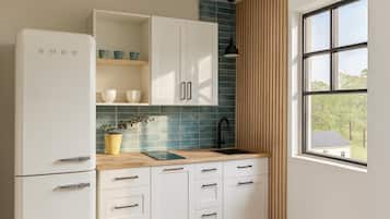 Micro-ondes, four, cafetiĂšre/bouilloire, grille-pain