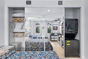 1 habitación, tabla de planchar con plancha, wifi y ropa de cama 
