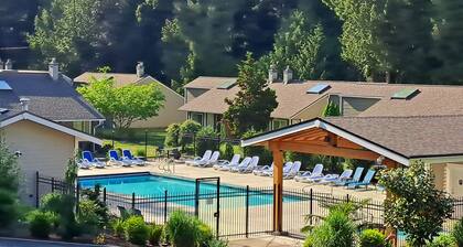 1 Bedroom Condo Near Rathtrevor Beach