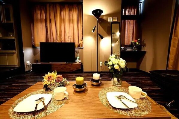 家庭套房 | 起居區 | LCD 液晶電視