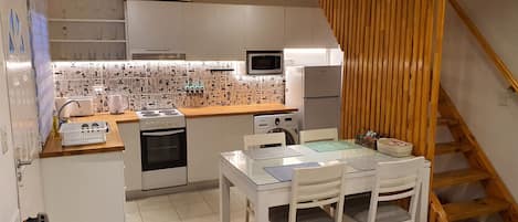 Microwave, oven, coffee/tea maker, electric kettle