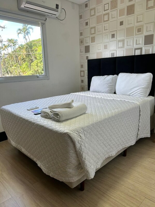 Comfort dubbelrum | Minibar, skrivbord, arbetsyta för laptop och gratis wi-fi