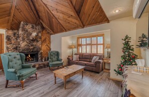 Télévision, cheminée