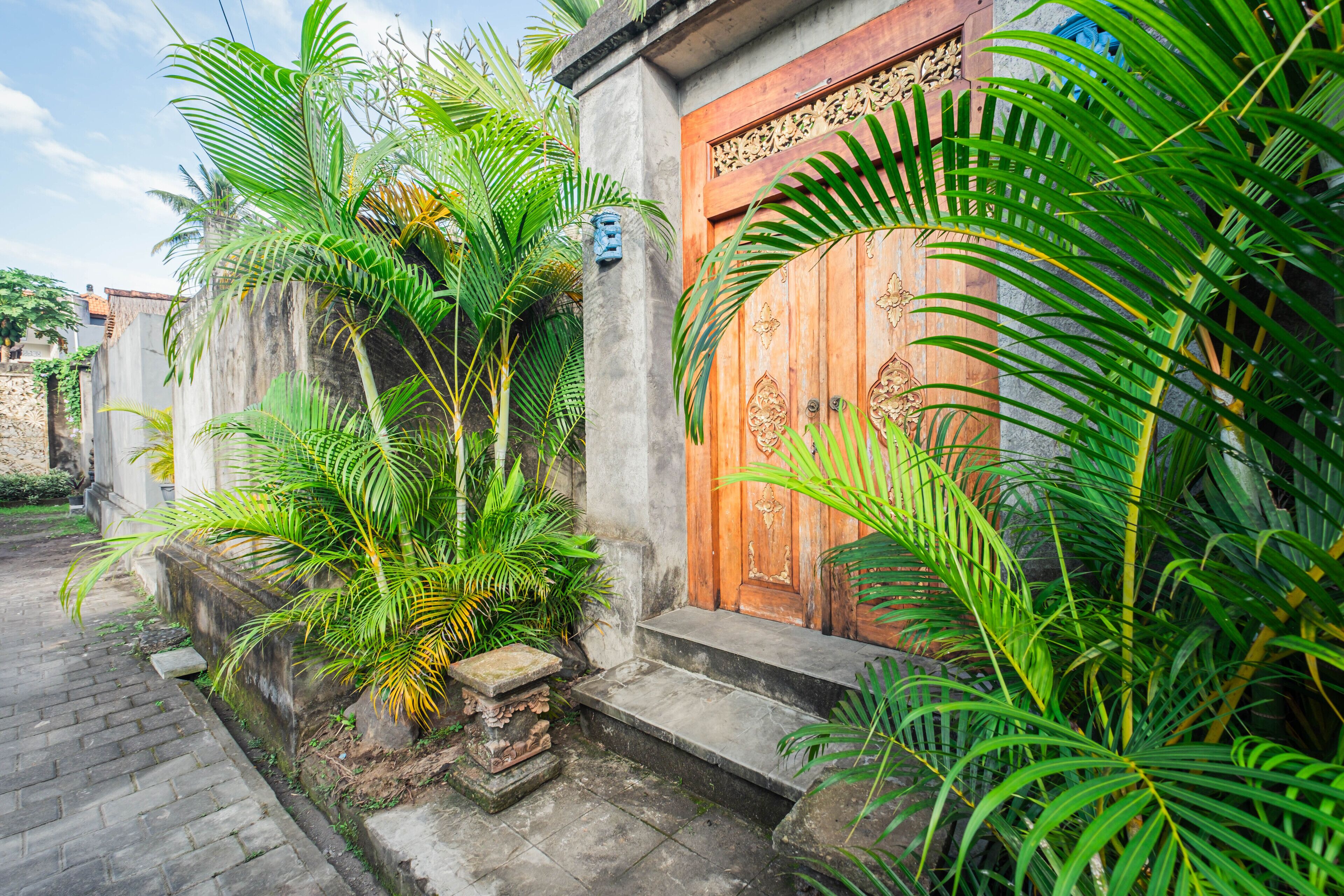 Vista frontal de la propiedad