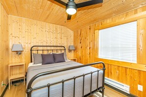 4 habitaciones, escritorio, tabla de planchar con plancha y wifi 