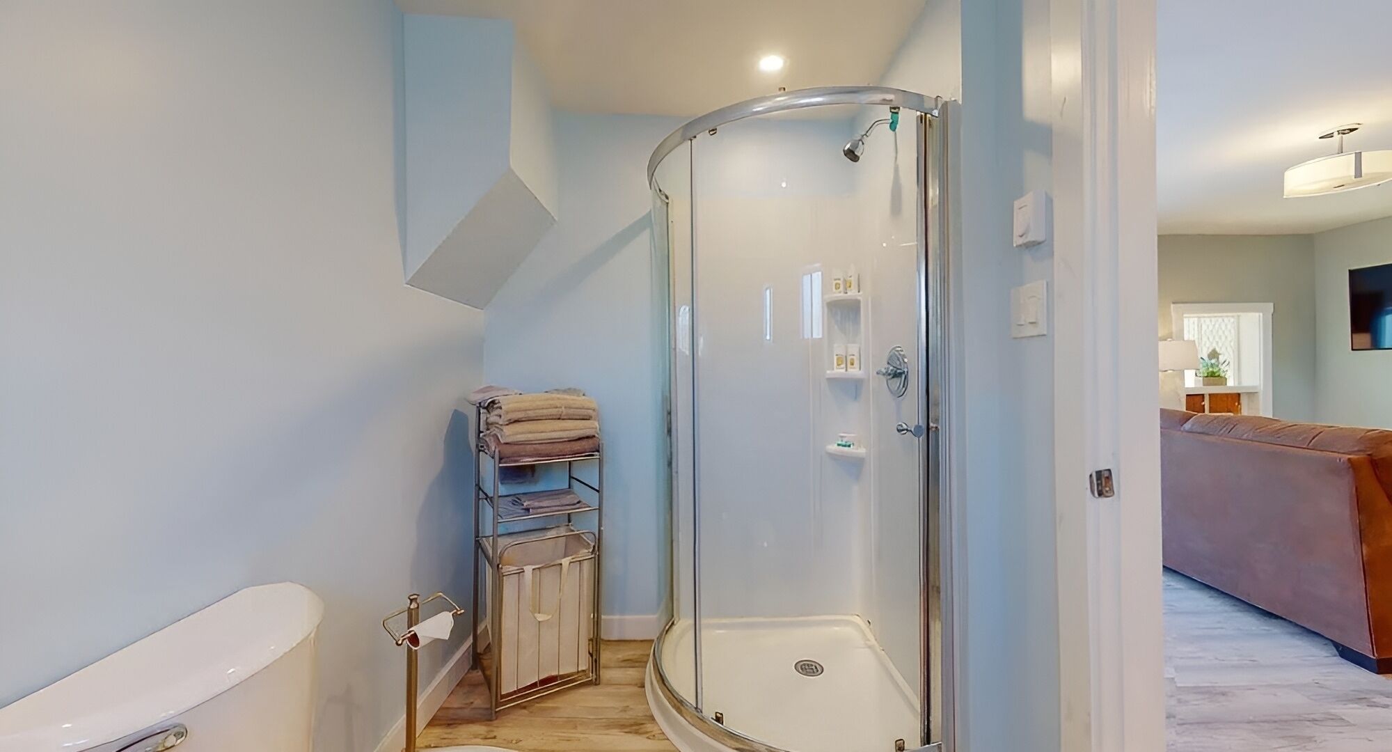 Doccia, asciugacapelli, asciugamani, sapone