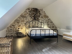 5 chambres, fer et planche à repasser, lit parapluie, Wi-Fi gratuit
