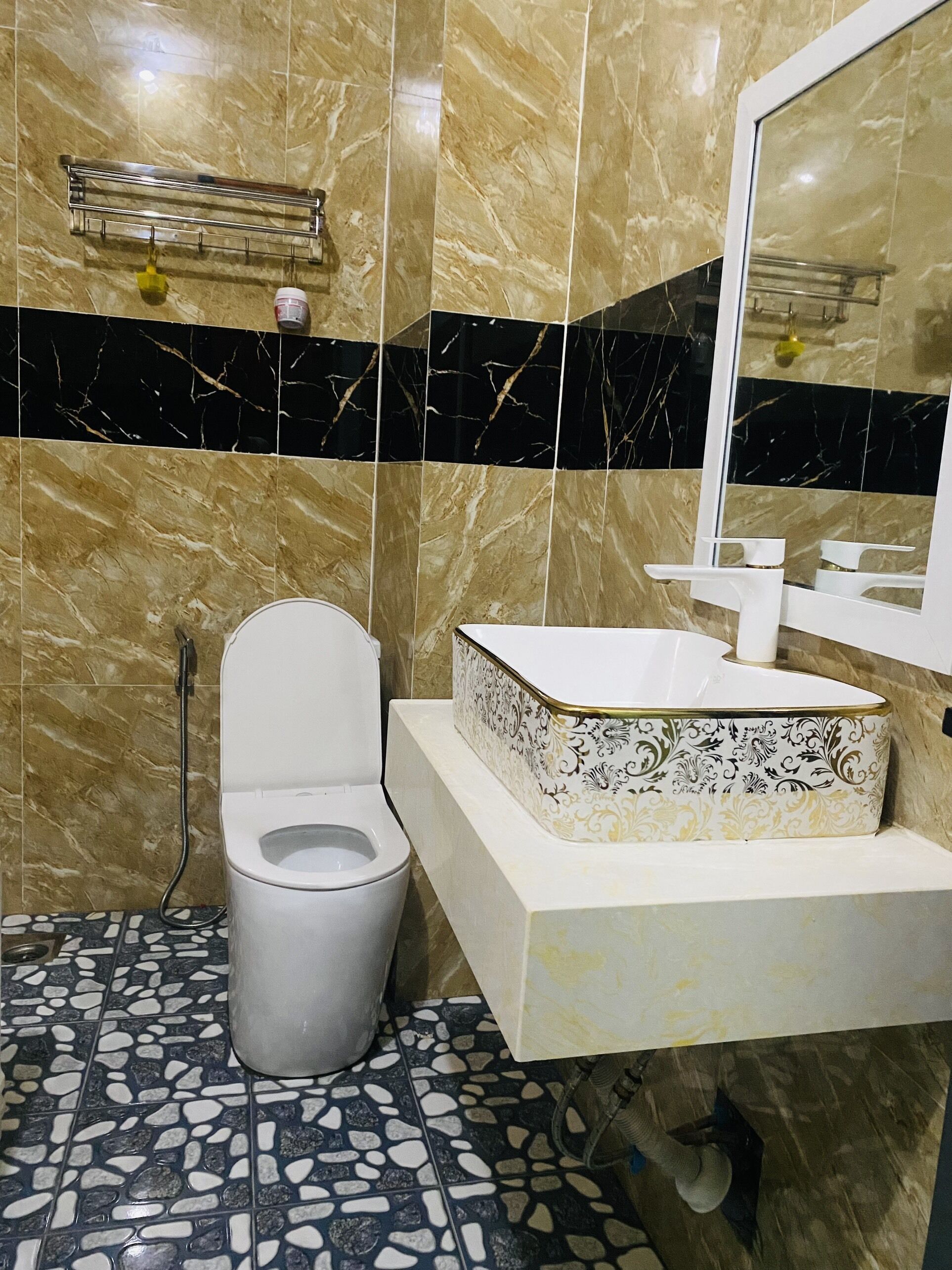 Basic Double Room | Bathroom | Free toiletries, hair dryer, slippers